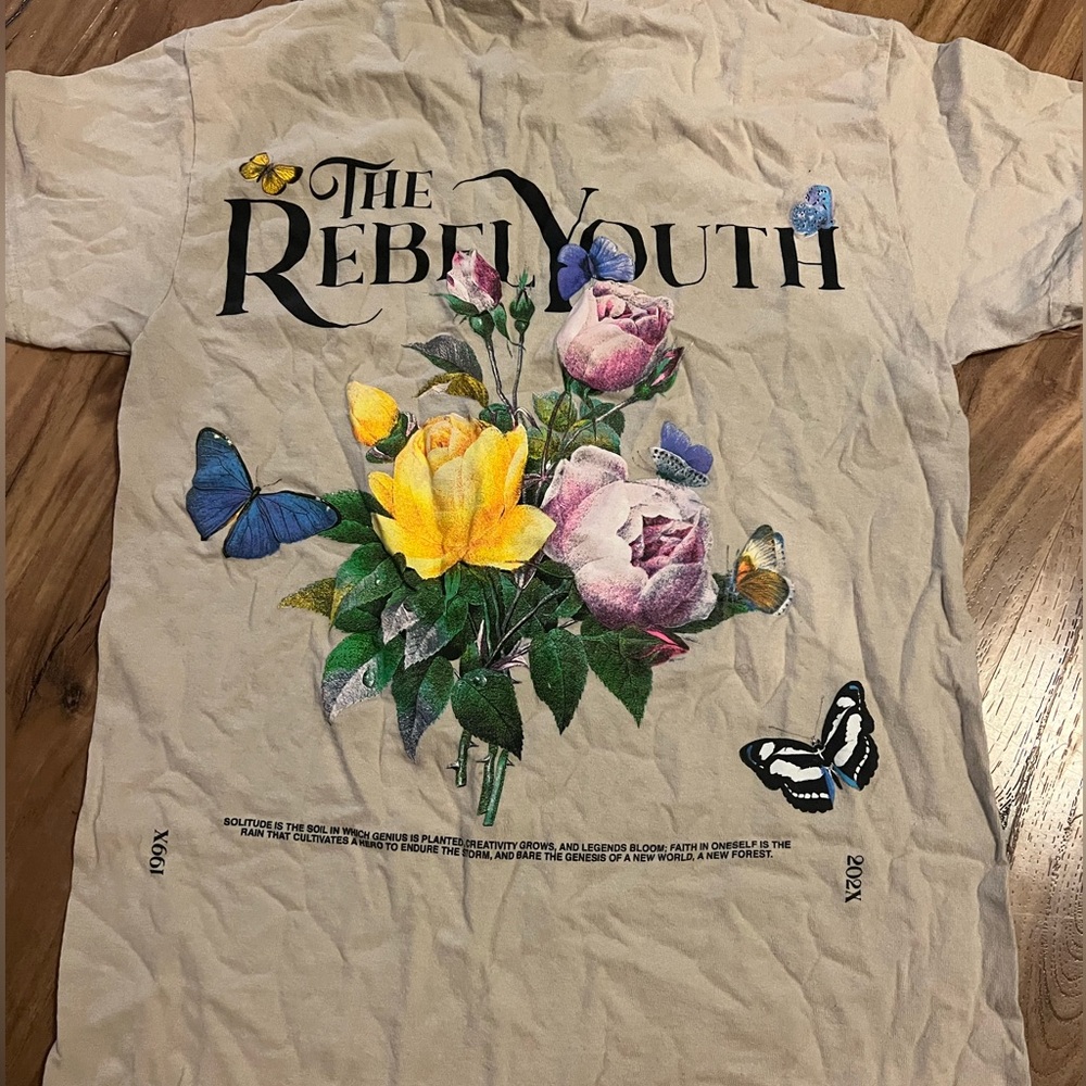 Fashion nova graphic tee worn once